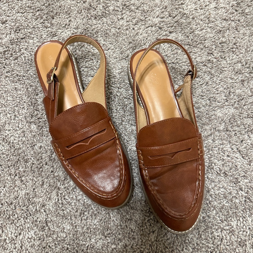 NWOT Universal Thread Slingback Loafers